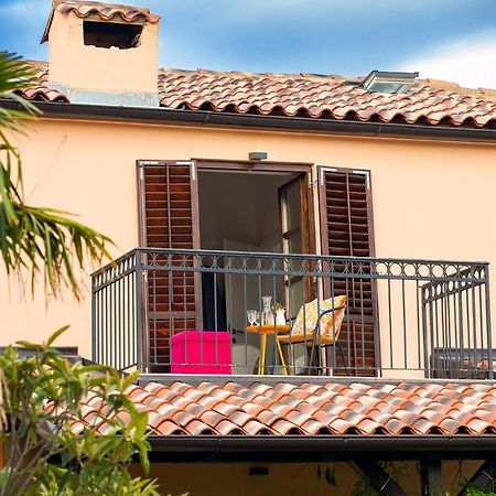 Holiday Home Kuca Na Moru Корнич Экстерьер фото